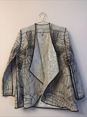 Chico's Silver-Gray Open Drape Jacket with Black Abstract Lines